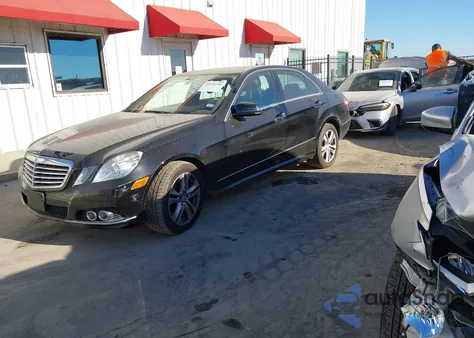 2011 Mercedes-Benz E 350 z USA, uszkodzony, nr VIN WDDHF5GB1BA281119